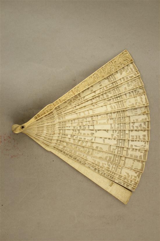 A Chinese export ivory brise fan, c.1900, 20cm.